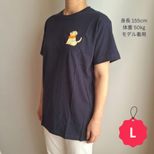 画像をギャラリービューアに読み込む, 犬に感謝Tシャツ|ネイビー×ブラウン犬|職人刺繍【ネパール支援】