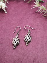 画像をギャラリービューアに読み込む, エンドレスノット ピアス/イヤリング 真鍮 職人手作り