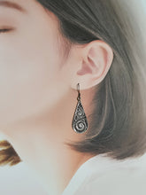 画像をギャラリービューアに読み込む, ペイズリーピアス 真鍮 職人手作り ドロップ