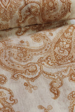 画像をギャラリービューアに読み込む, 生成地に黄茶色糸でペイズリー柄