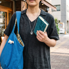 画像をギャラリービューアに読み込む, ブックカバーとブローチ使用例
